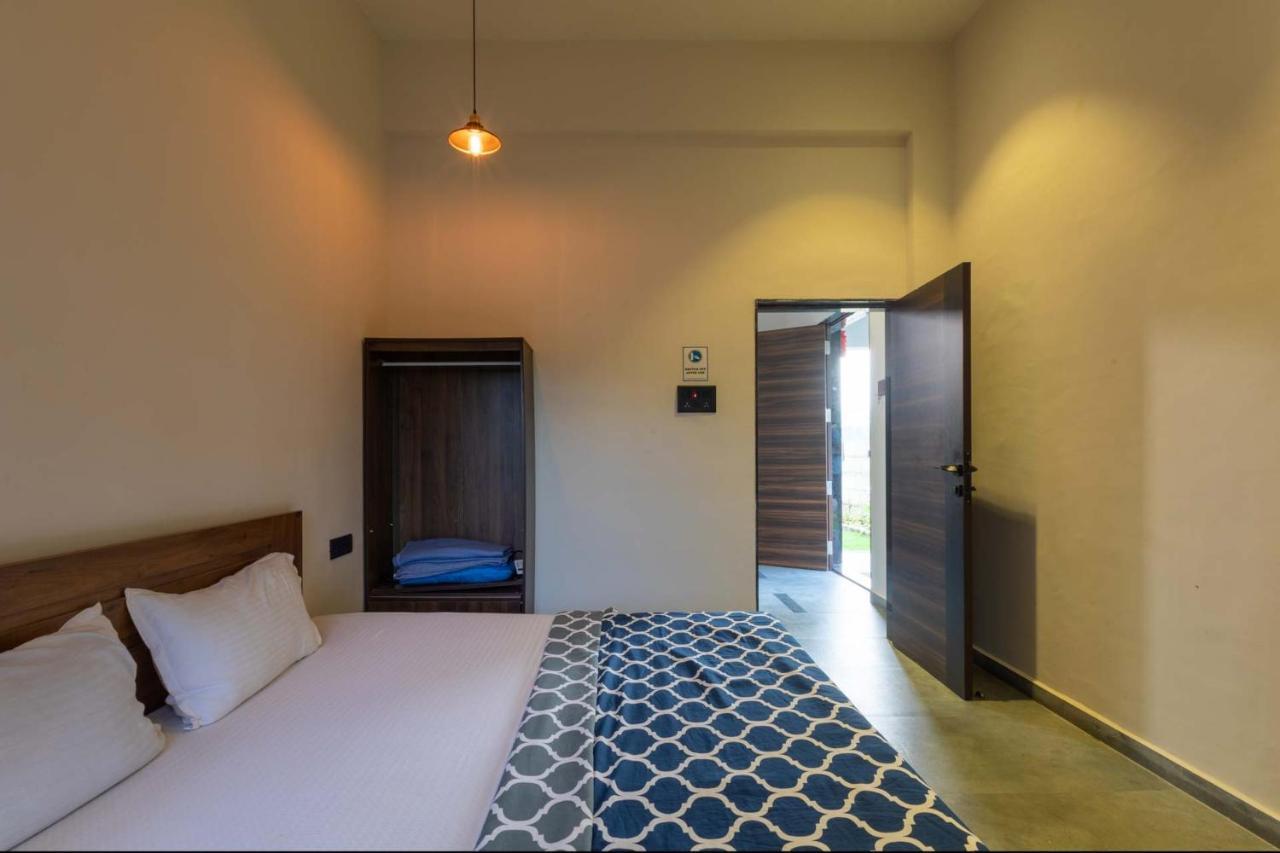Two Villa By Stayvista With Infinity Pool, Farm & Mountain Views, Modern Interiors Karjat Eksteriør billede